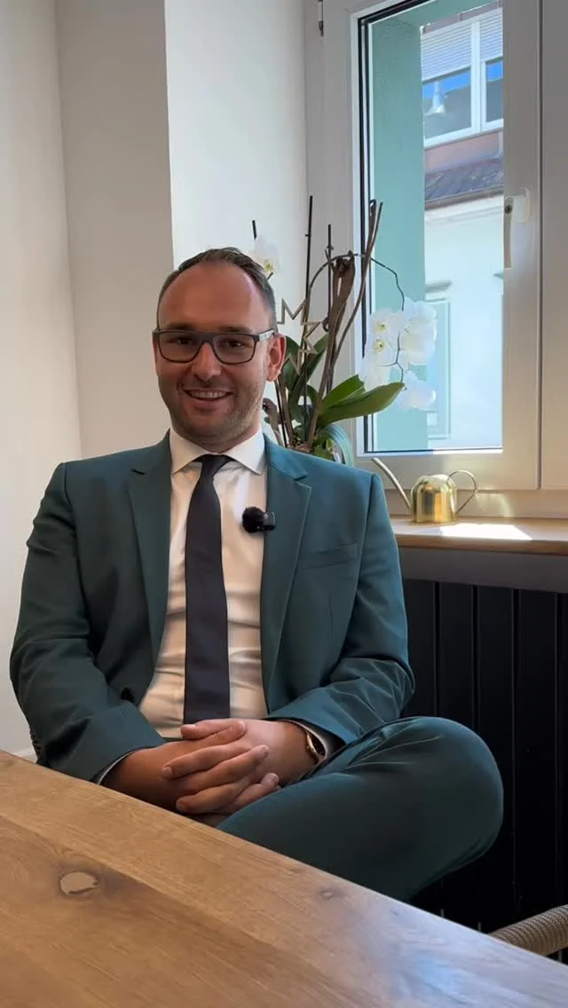 Raumgold in Bewegung 🏠🎬

Immobilien, persönliche Beratung und ein Team mit Erfahrung in Lörrach und Umgebung. 🤝

Ein kleiner Blick hinter die Kulissen von Raumgold Immobilien 👀

👉 Mehr dazu im Spotlight auf unserem Kanal.

#raumgoldimmobilien #prolörrach #supportlocal
