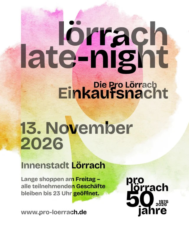 Lörrach Late-Night – ein Abend voller Highlights! 🛍️✨

Am 13. November wird die Lörracher Innenstadt zur Bühne für einen besondere  Einkaufsnacht! Von 18 bis 23 Uhr erwarten euch tolle Aktionen unserer Händler, Musik,  Feuershows und leckere Essensangebote. 🔥🎶🍴

Schlendert durch die Innenstadt, entdeckt besondere Angebote und Specials, genießt die  Atmosphäre und lasst den Abend bei gutem Essen und einem Getränk gemeinsam ausklingen. 🥂

📅 Freitag, 13. November 2026
🕕 18–23 Uhr
📍 Innenstadt Lörrach

✨ Freut euch auf einen abwechslungsreichen Abend in Lörrach!

Bleibt dran – weitere Infos  folgen.